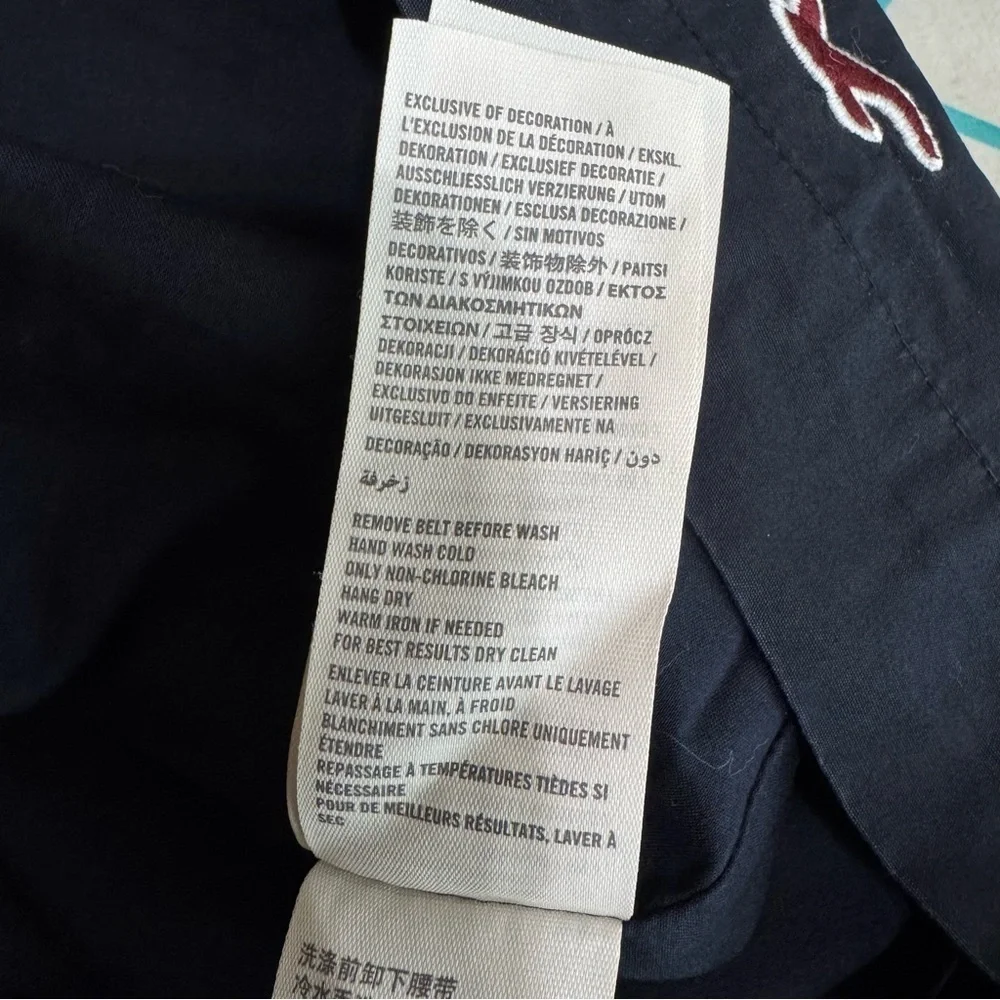 Hollister bust 30”